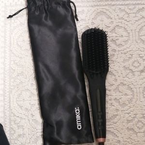 Amika Straightening Brush